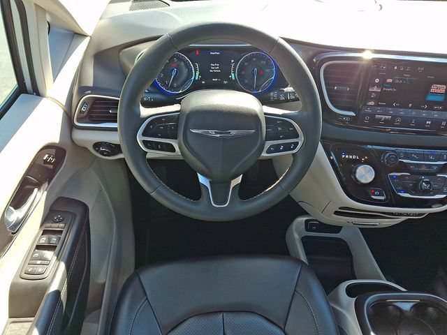 Used 2024 Chrysler Pacifica Touring-L FWD image 13