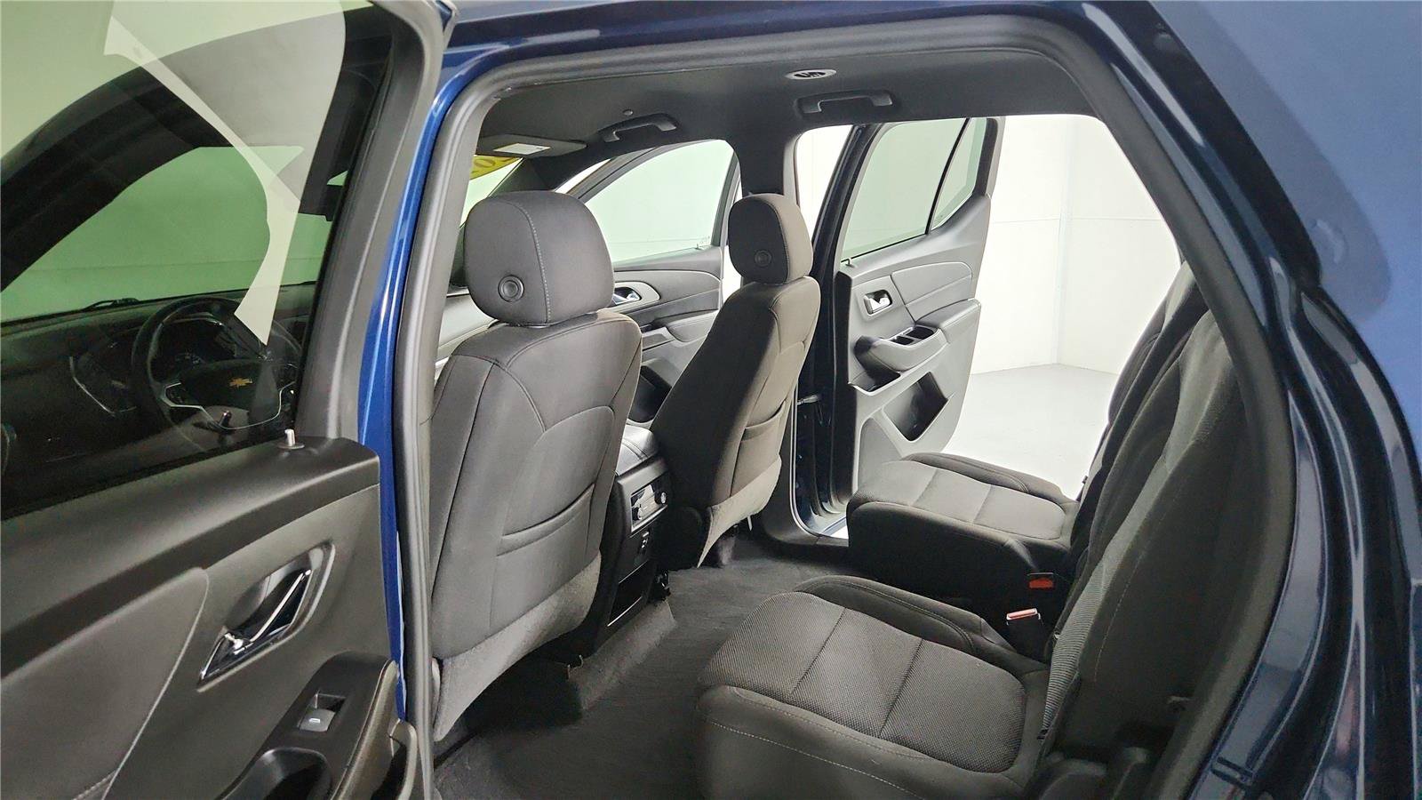 Used 2023 Chevrolet Traverse LT FWD image 16