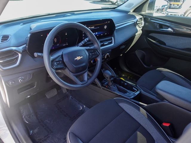 Used 2025 Chevrolet TrailBlazer LS w/ LS Convenience Package FWD image 11
