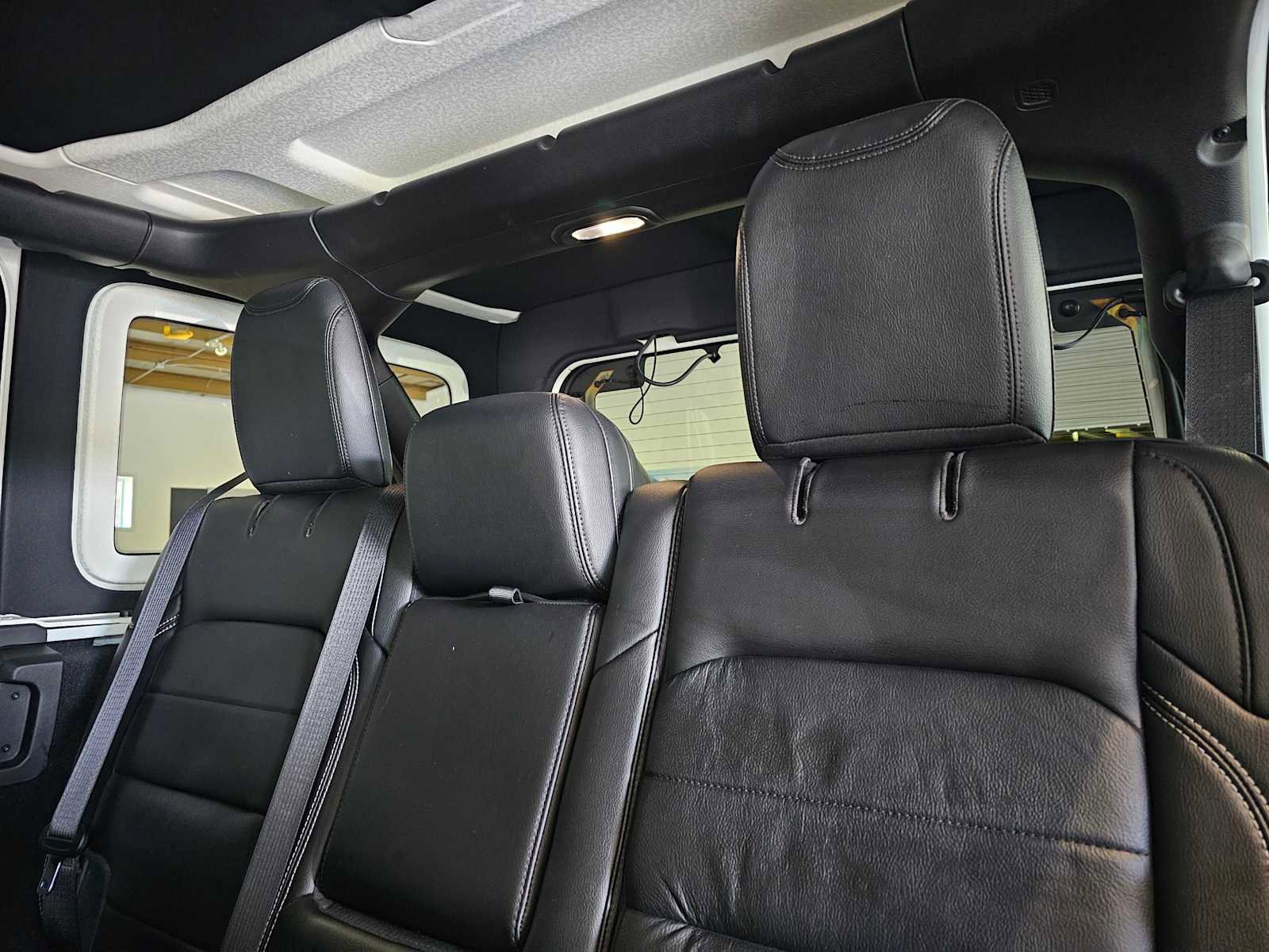 Used 2018 Jeep Wrangler Unlimited Sahara w/ Cold Weather Group image 17