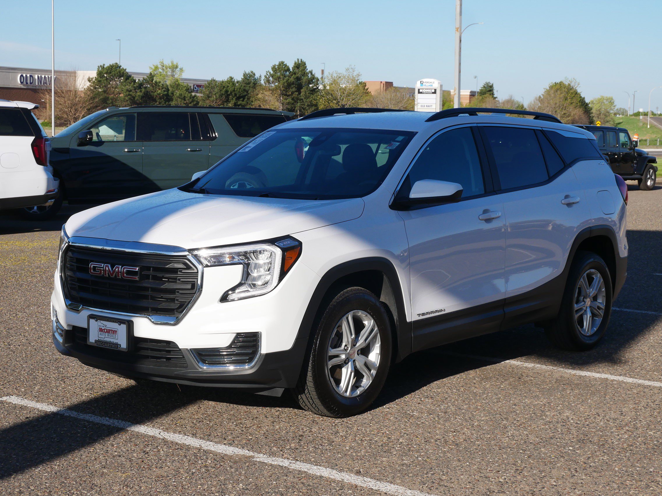 Used 2023 GMC Terrain SLE w/ Driver Convenience Package AWD/4WD image 5