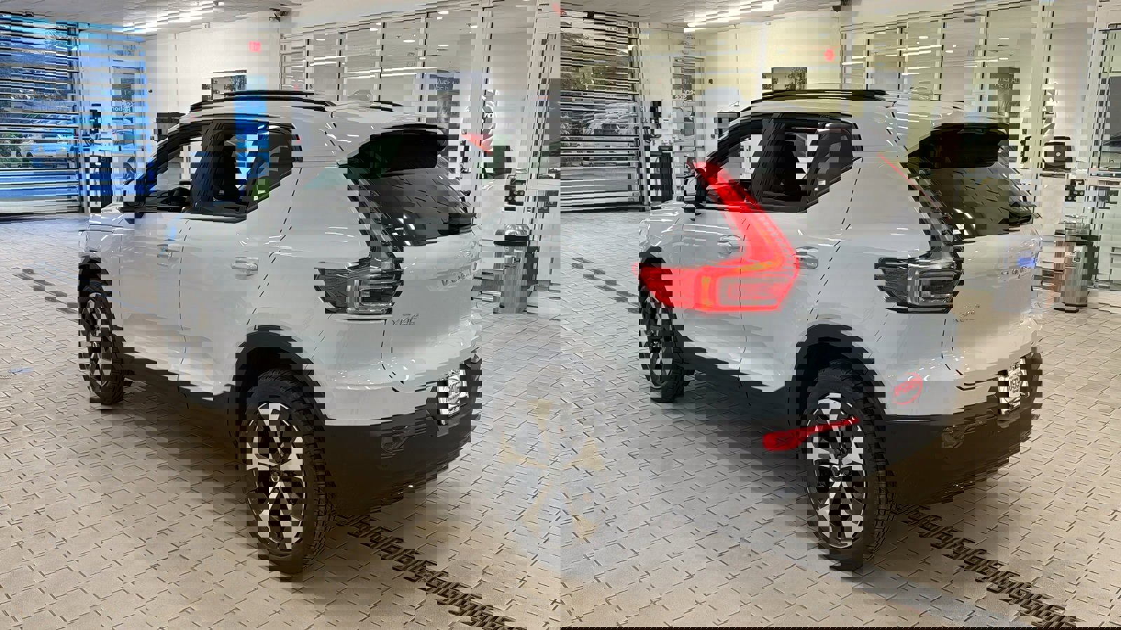 Used 2026 Volvo XC40 B5 Plus w/ Protection Package Premier image 7