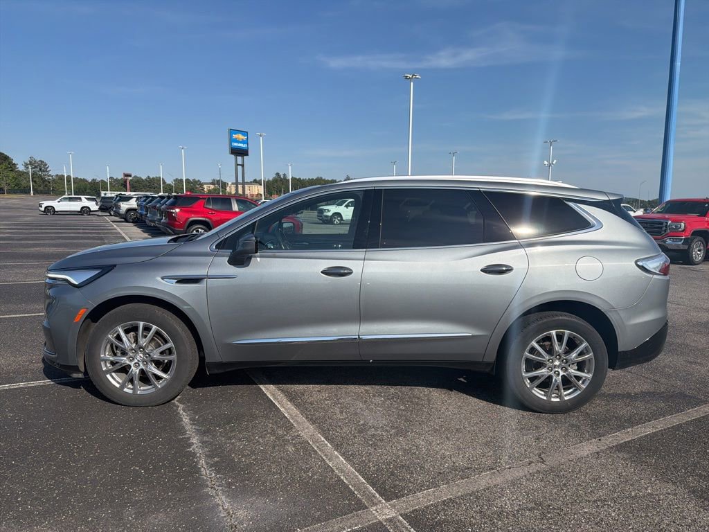 Used 2023 Buick Enclave Essence w/ Experience Buick Package AWD/4WD image 2