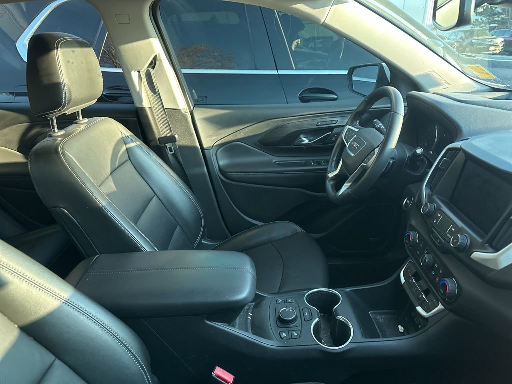 Used 2022 GMC Terrain SLT w/ Infotainment Package II image 3