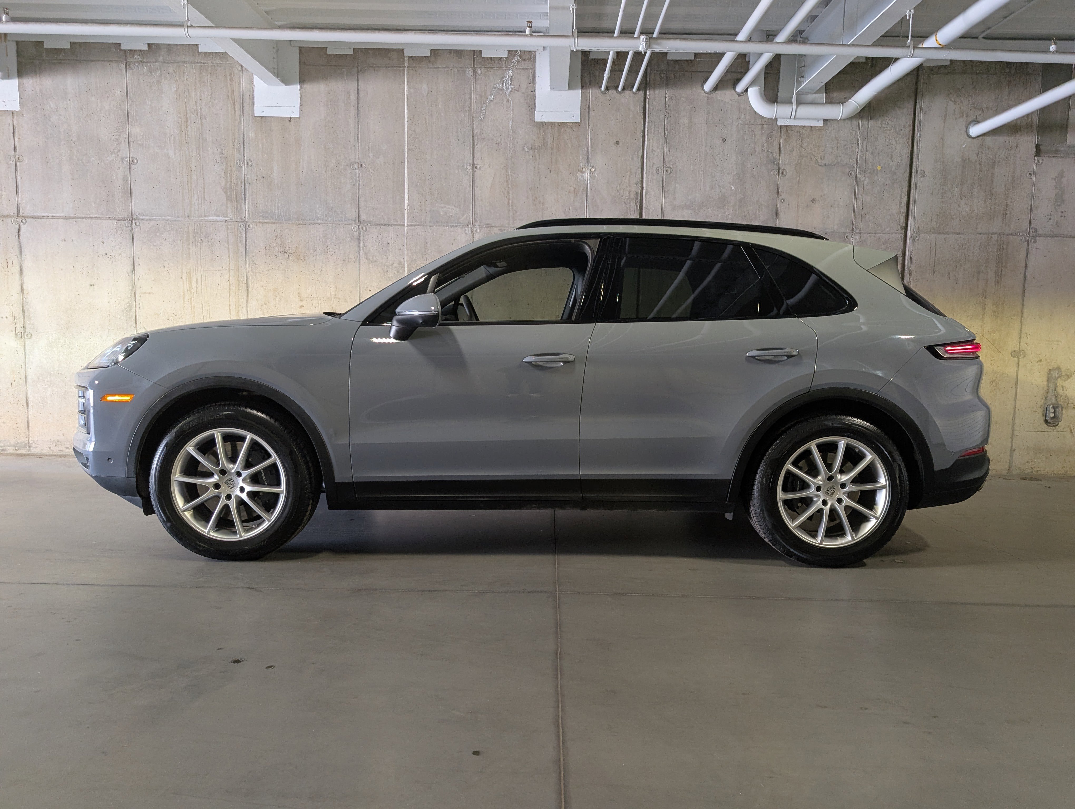 Certified 2024 Porsche Cayenne AWD/4WD image 1