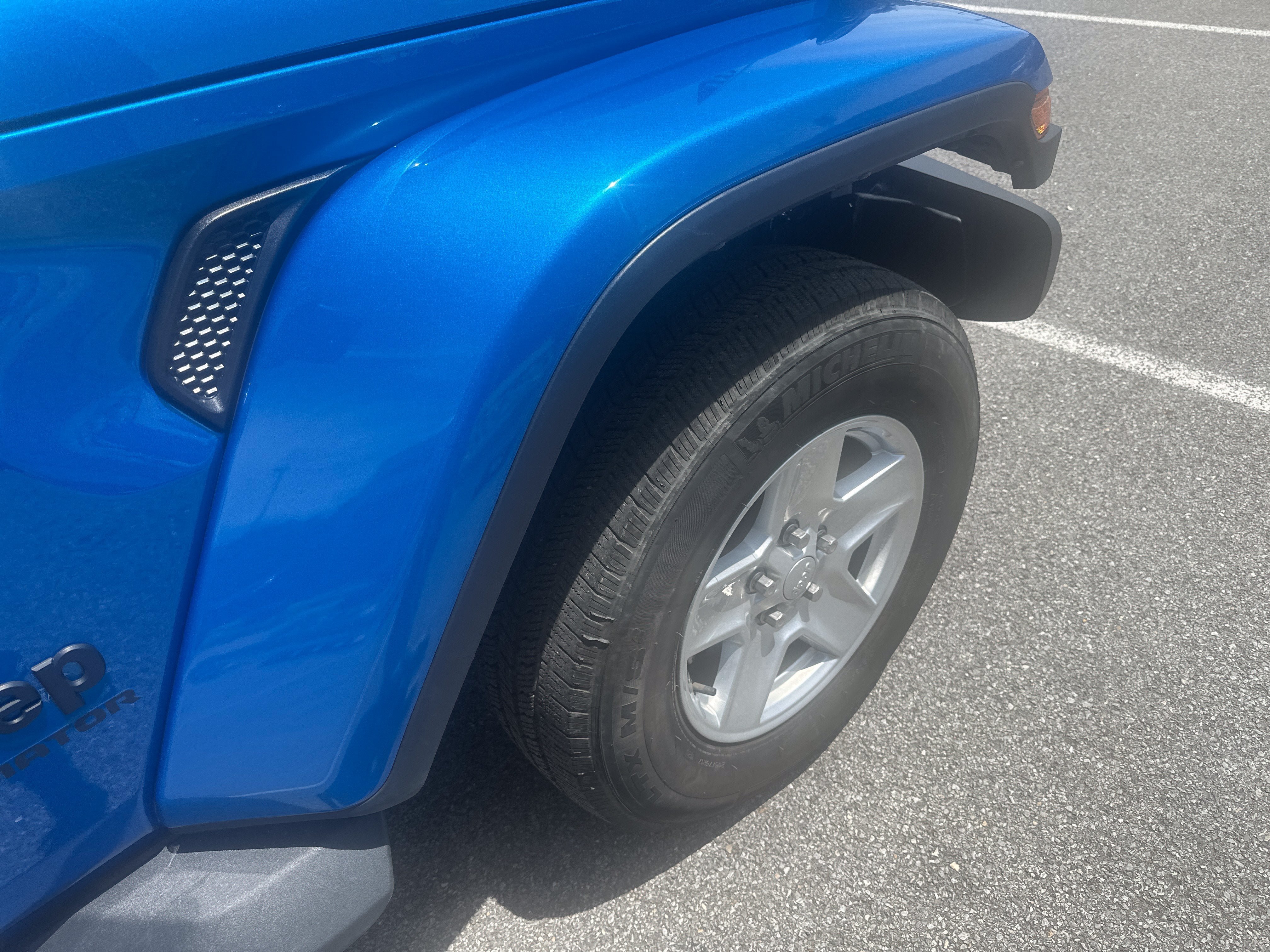 Used 2022 Jeep Gladiator Sport AWD/4WD image 31