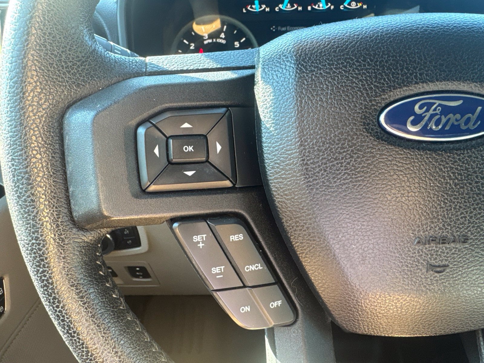 Used 2015 Ford F150 XLT w/ Equipment Group 302A Luxury AWD/4WD image 13