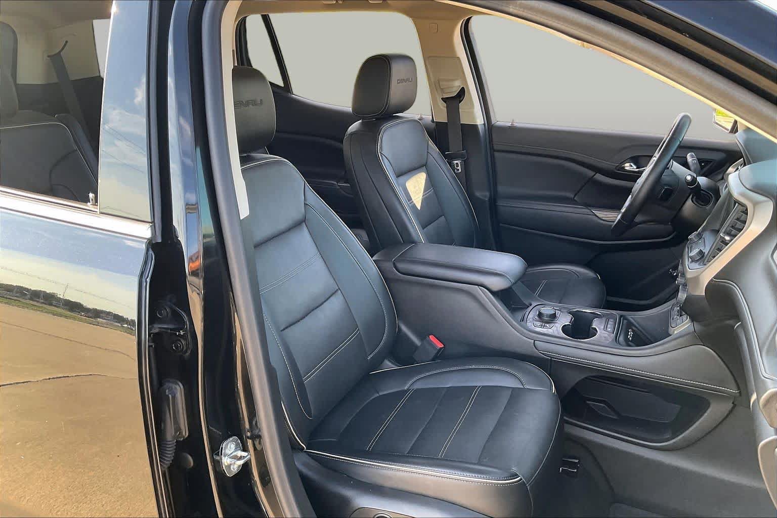 Certified 2023 GMC Acadia Denali w/ Denali Technology Package FWD image 9