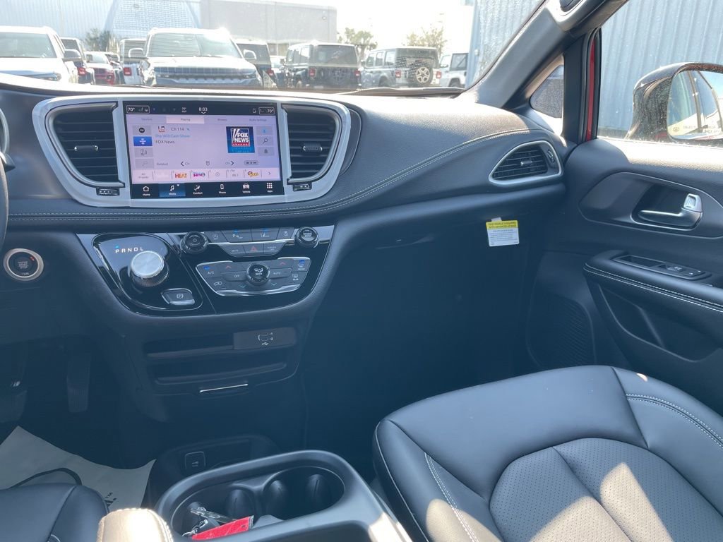 New 2026 Chrysler Pacifica Select image 22