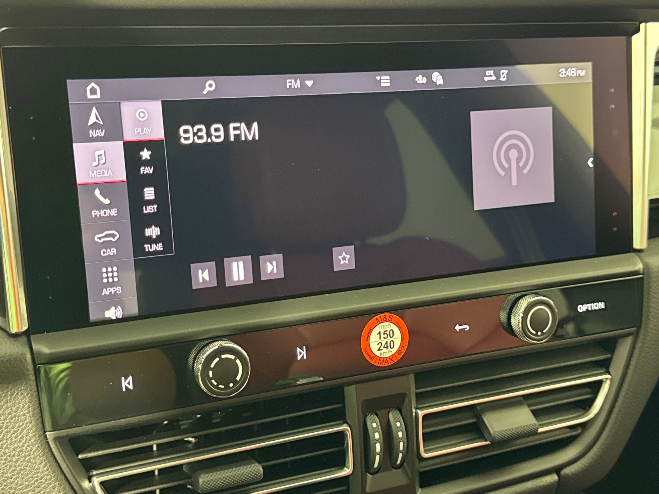 Certified 2026 Porsche Macan image 17