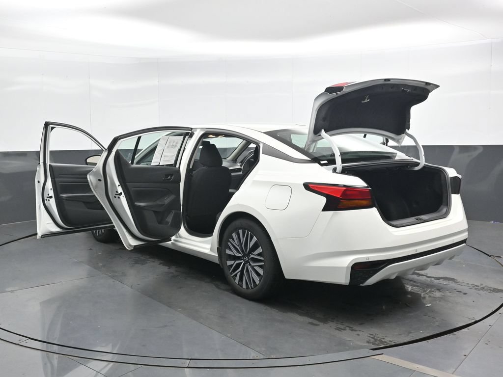 Used 2024 Nissan Altima 2.5 SV FWD image 47