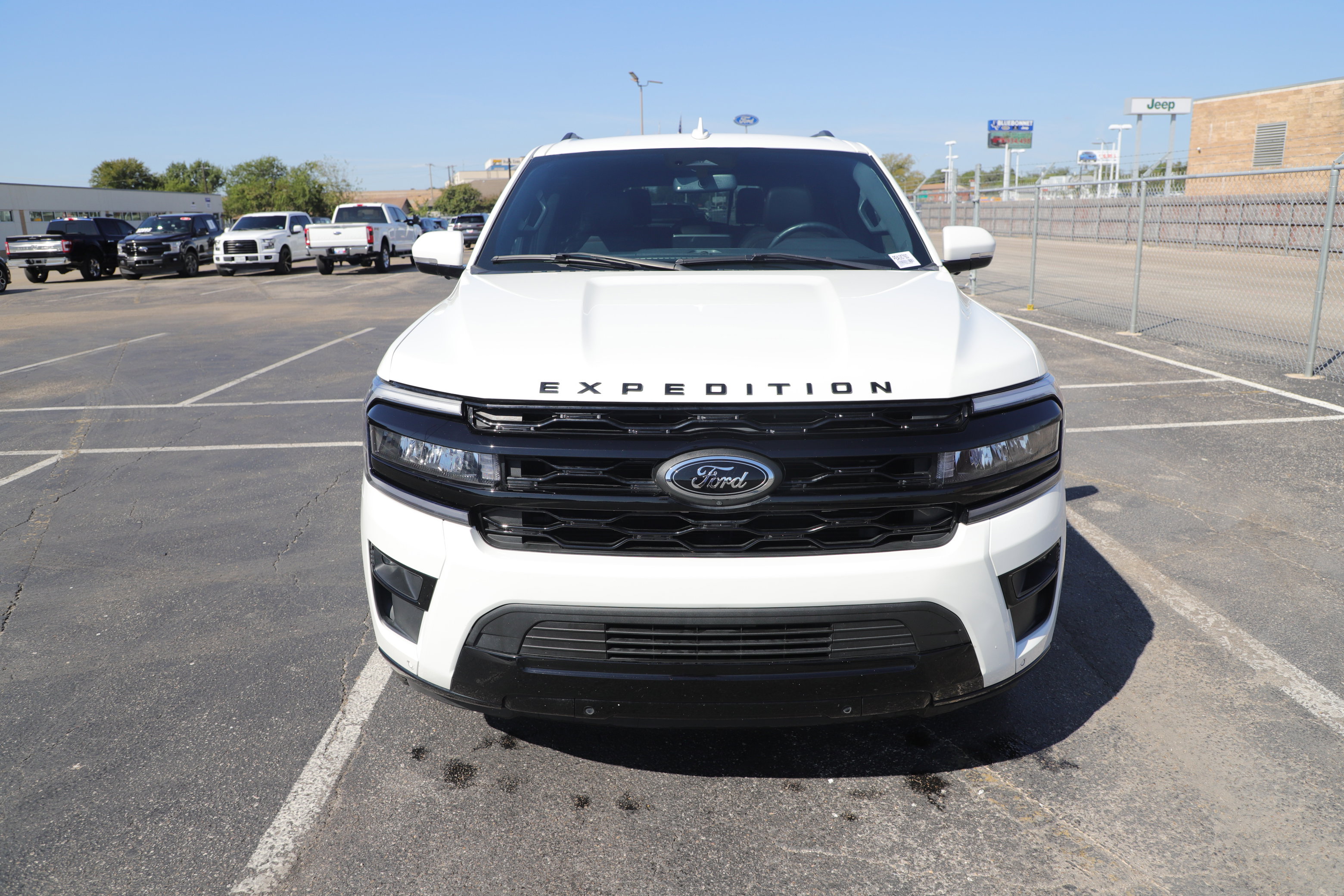 Used 2022 Ford Expedition Limited image 8