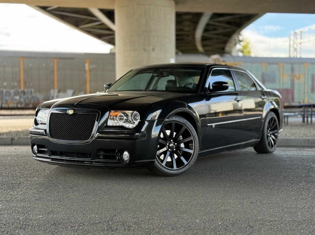 Used 2008 Chrysler 300 SRT8 w/ SRT Option Group II RWD image 7