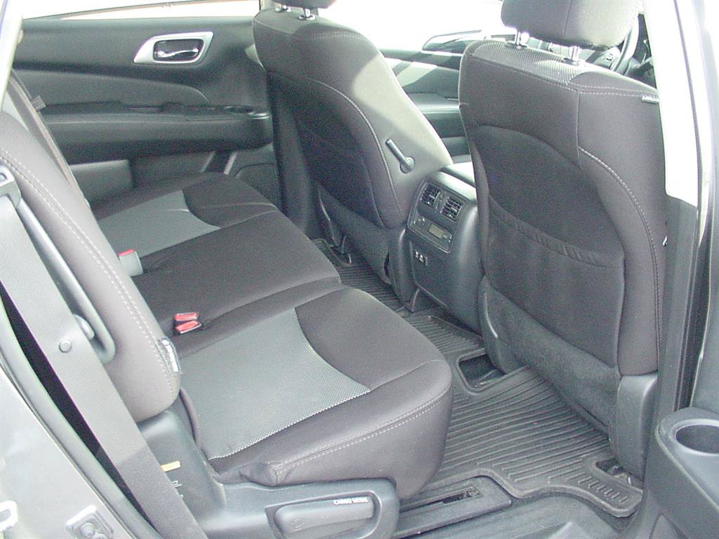 Used 2019 Nissan Pathfinder S AWD/4WD image 32