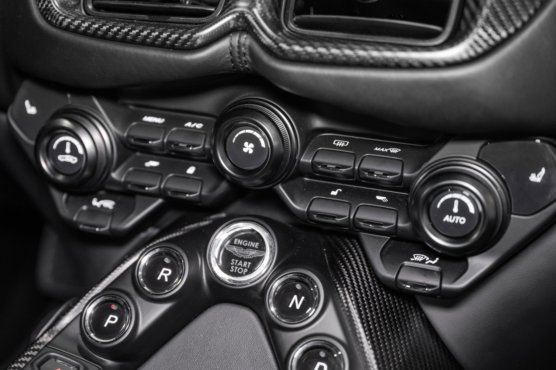 Used 2023 Aston Martin V8 Vantage Coupe image 26