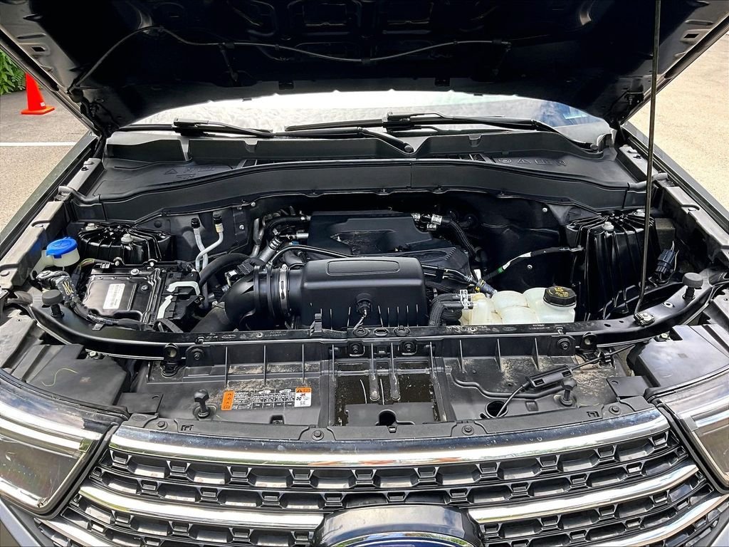 Used 2020 Ford Explorer XLT w/ Comfort Package AWD/4WD image 30