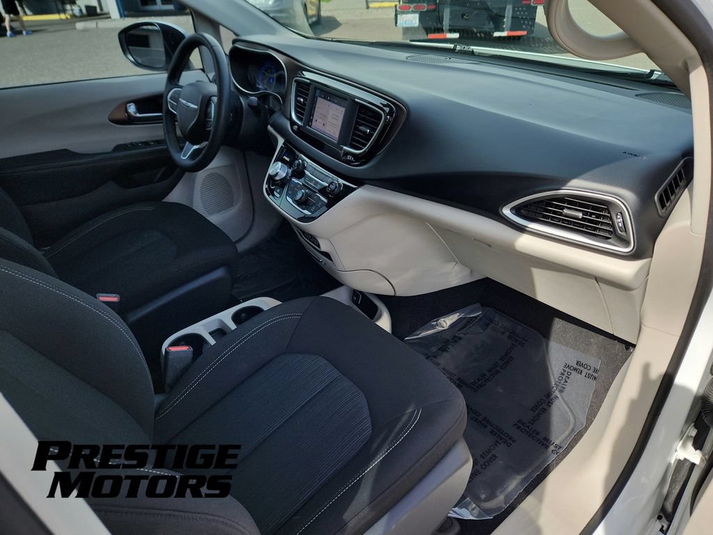 Used 2022 Chrysler Voyager LX FWD image 26