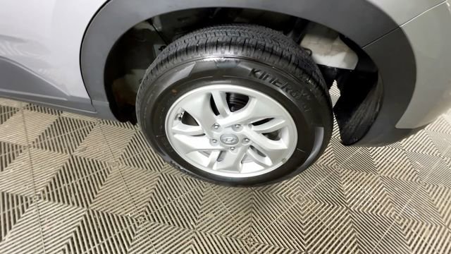 Used 2025 Hyundai Venue SE FWD image 14