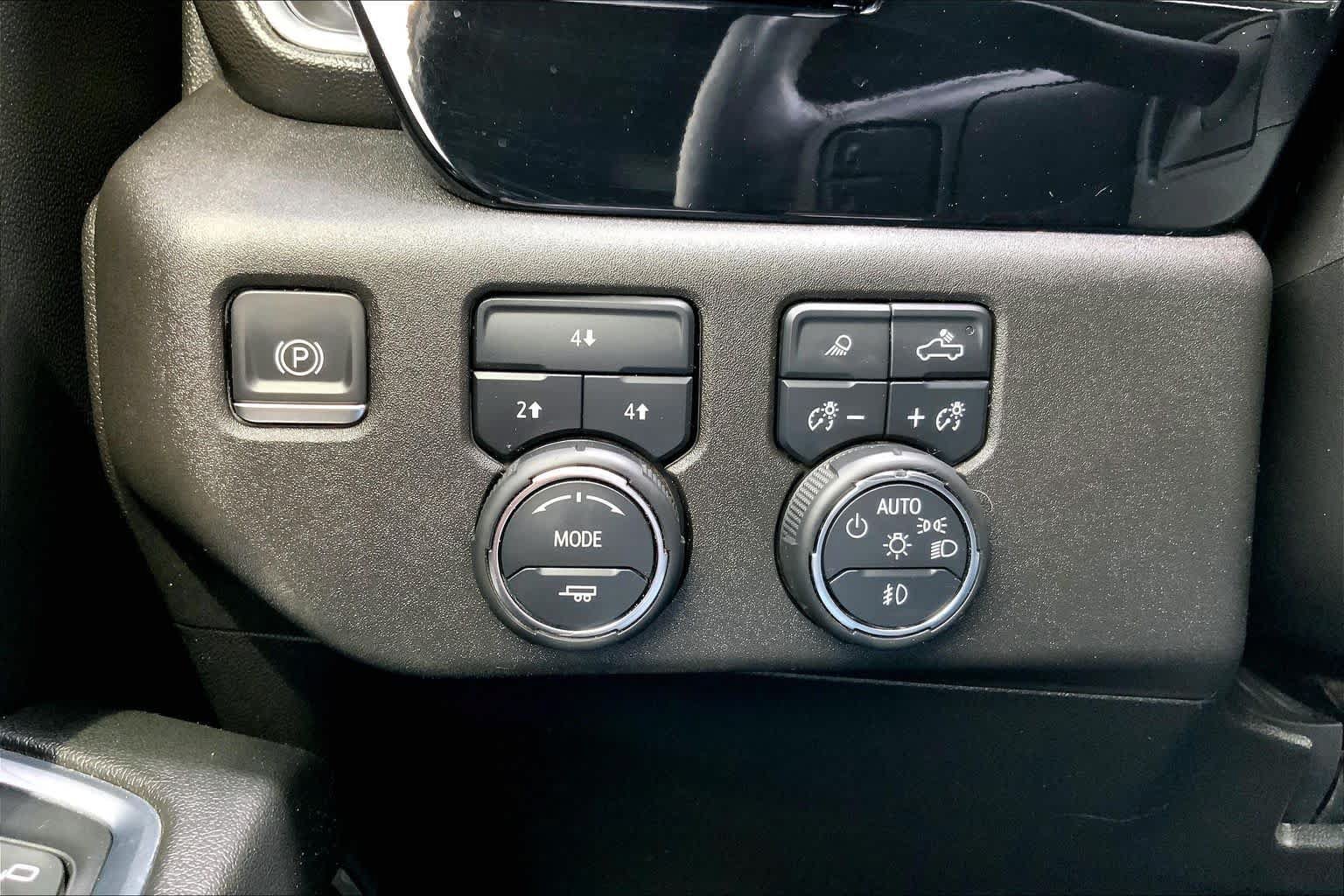 Used 2024 Chevrolet Silverado 2500 LT w/ Texas Edition AWD/4WD image 35