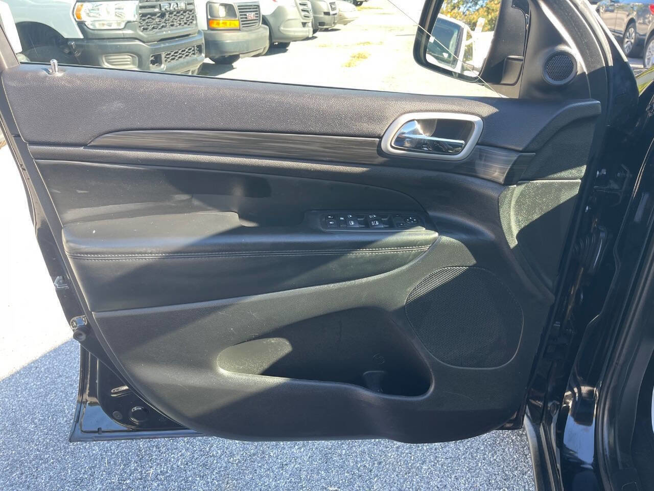 Used 2021 Jeep Grand Cherokee Laredo X image 23