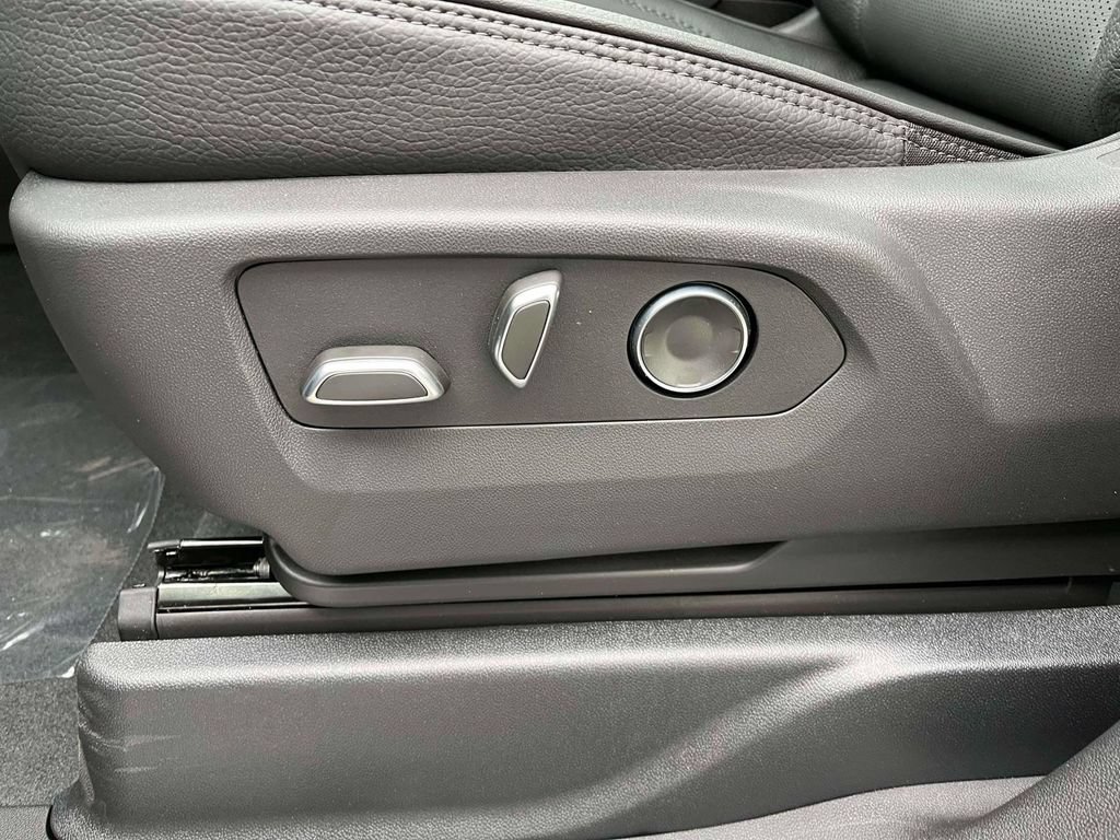 New 2026 GMC Yukon XL Denali w/ Sun & Power Step Package AWD/4WD image 25