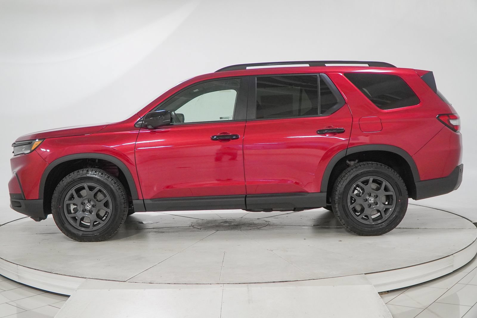 Certified 2025 Honda Pilot TrailSport image 6