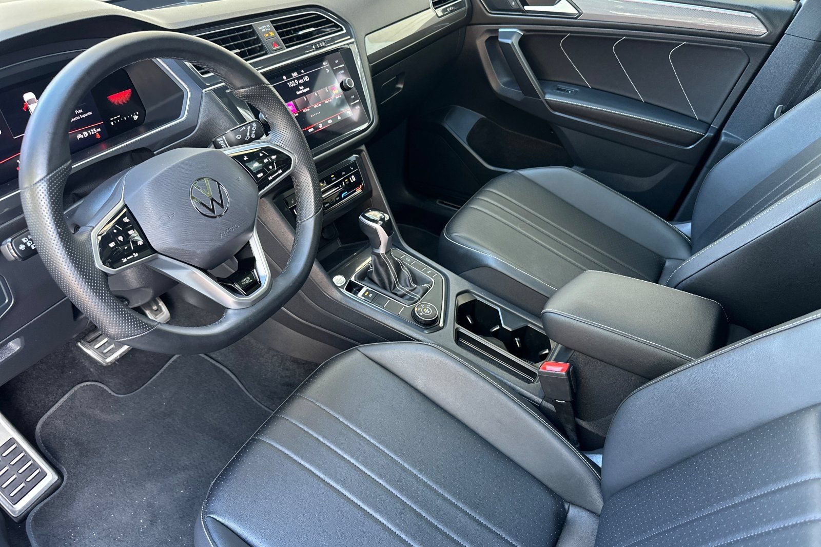 Used 2023 Volkswagen Tiguan SE R-Line AWD/4WD image 10
