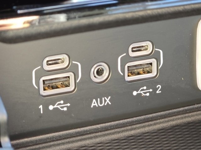 Used 2025 Jeep Grand Cherokee L Altitude image 12