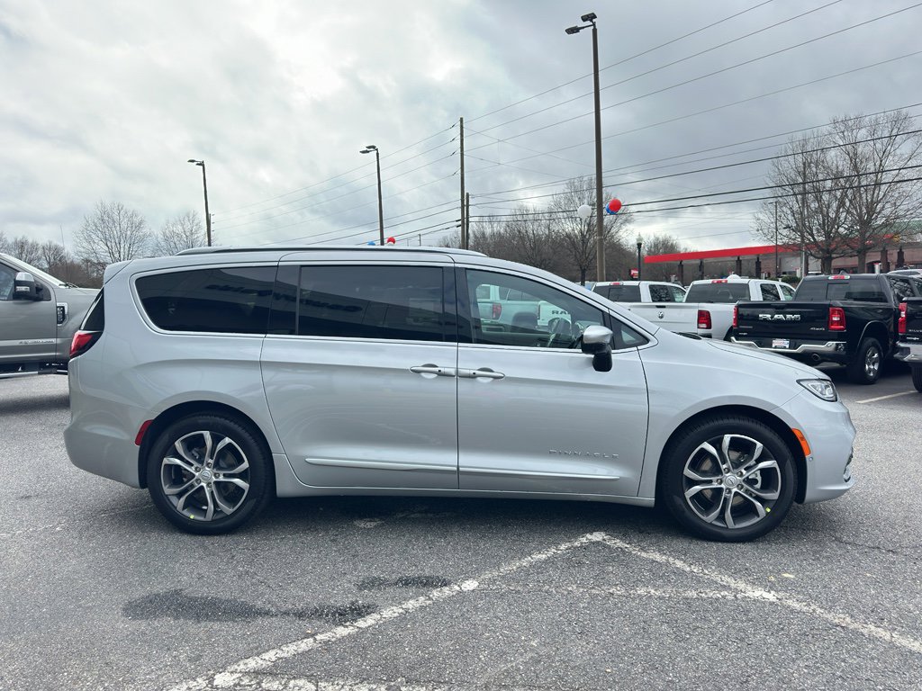 New 2026 Chrysler Pacifica Pinnacle w/ Trailer Tow Group image 9