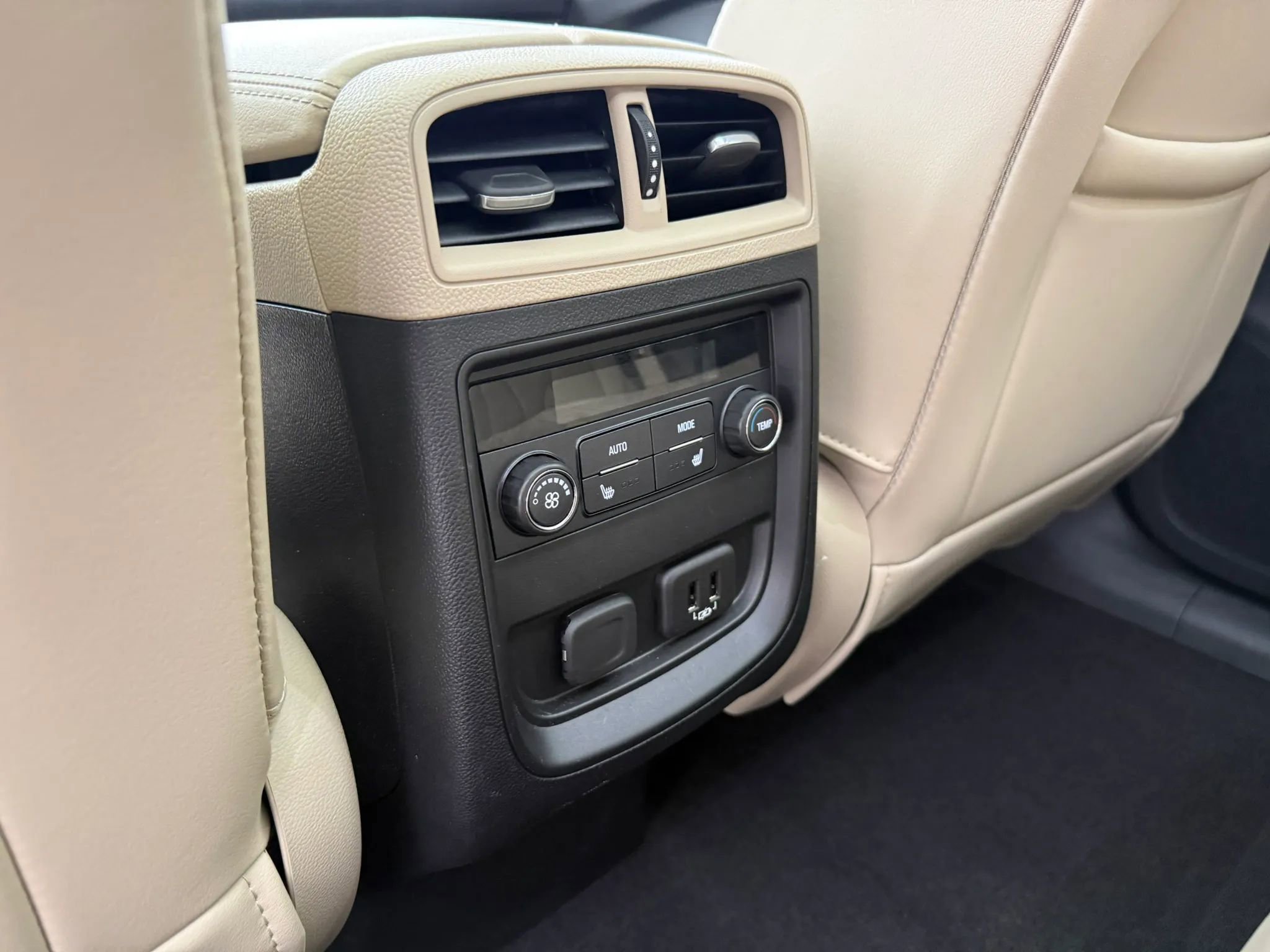 Used 2019 Buick Envision Essence FWD image 32