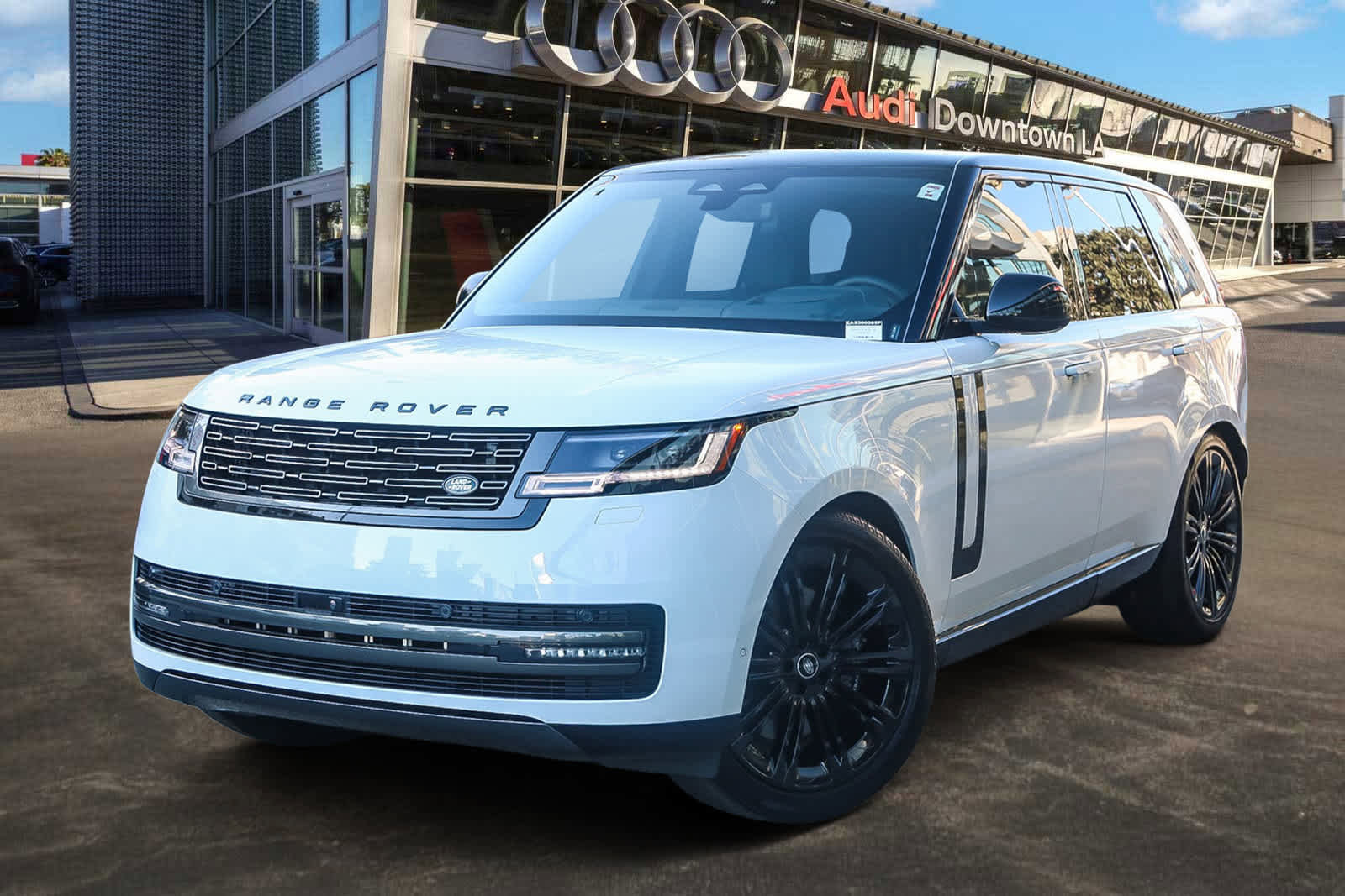 Used 2025 Land Rover Range Rover SE image 1