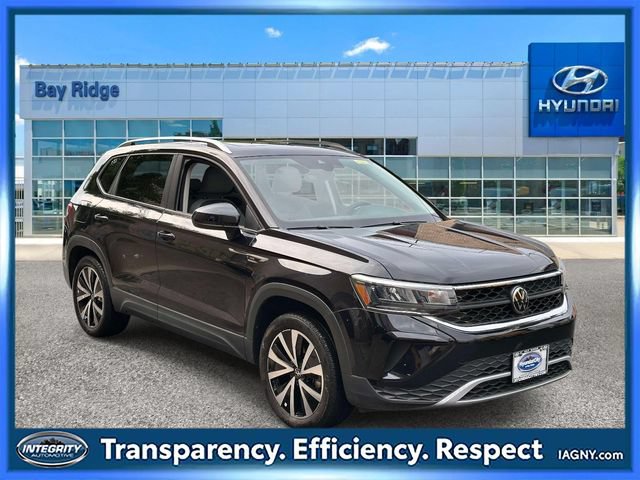 Used 2023 Volkswagen Taos SE w/ Panoramic Sunroof Package