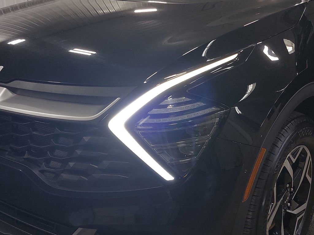 Used 2025 Kia Sportage LX image 30