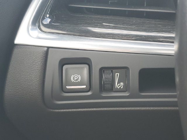 Certified 2022 Cadillac XT5 Premium Luxury AWD/4WD image 19