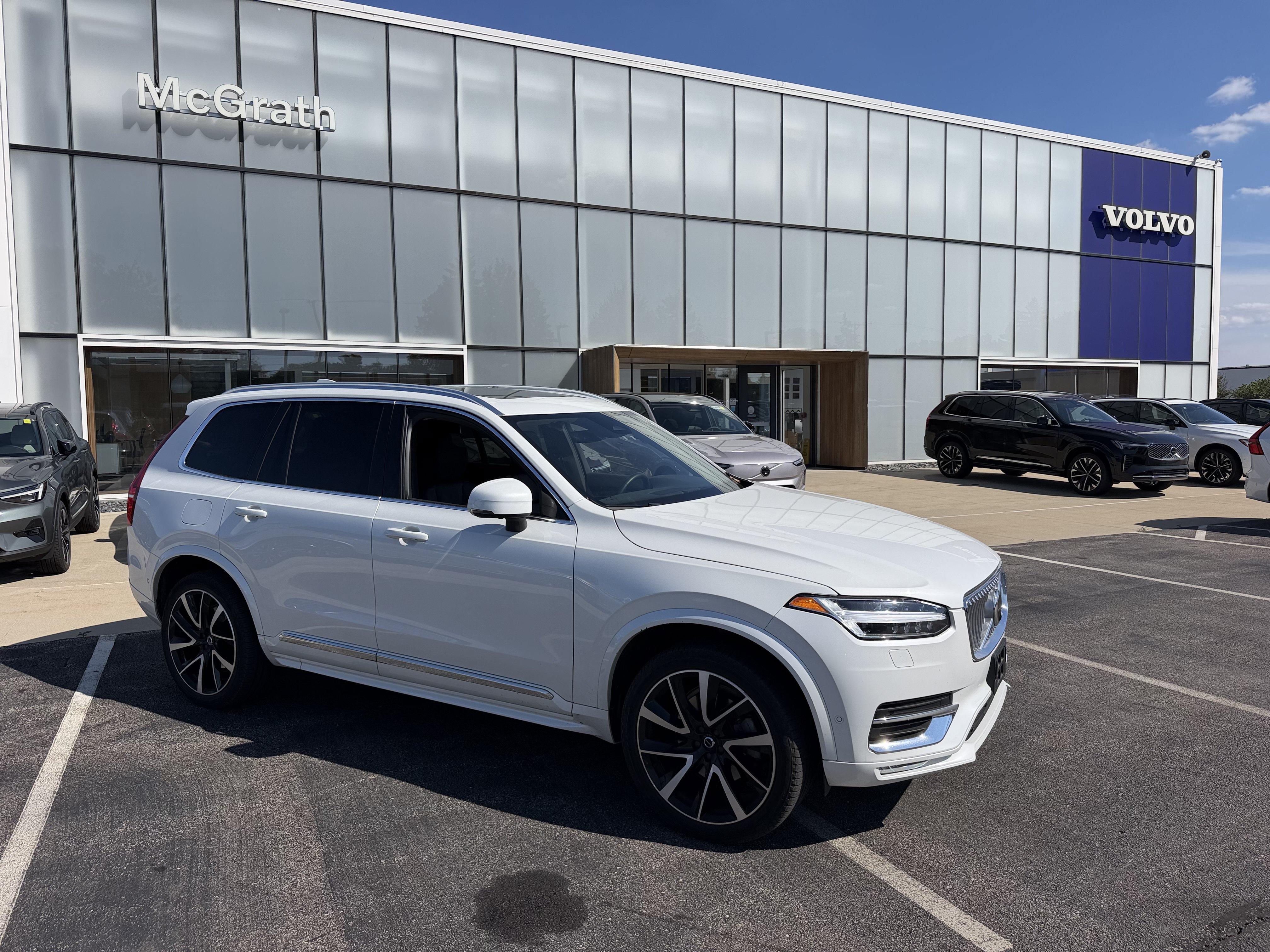 Used 2023 Volvo XC90 B6 Plus w/ Protection Package Premier AWD/4WD image 3