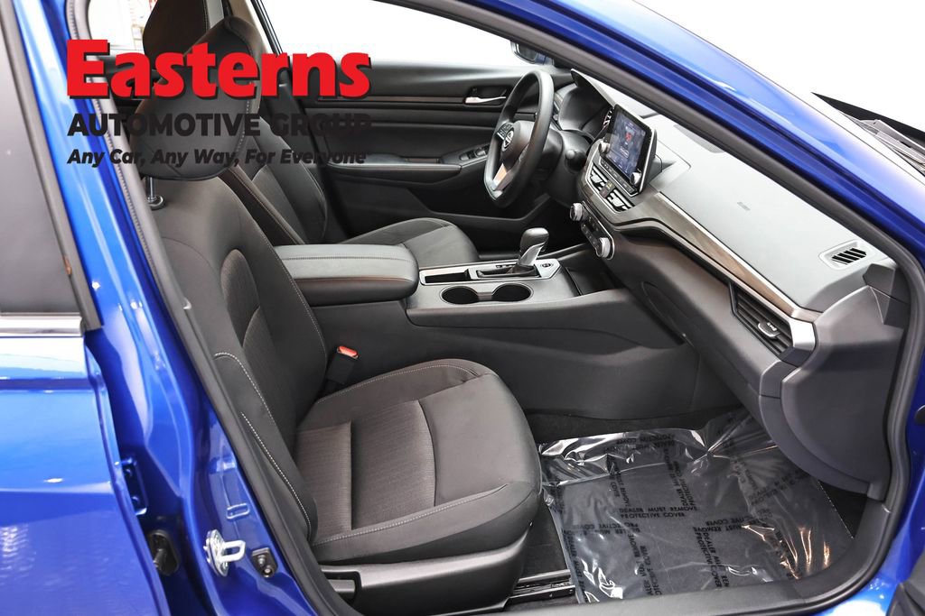 Used 2025 Nissan Altima 2.5 SV FWD image 24