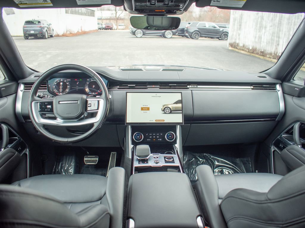 Used 2023 Land Rover Range Rover Long Wheelbase SE image 18