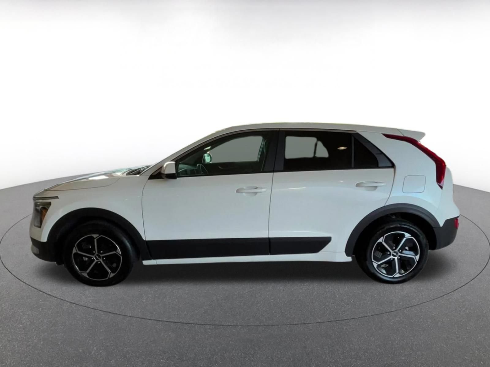 Used 2026 Kia Niro LX FWD image 9