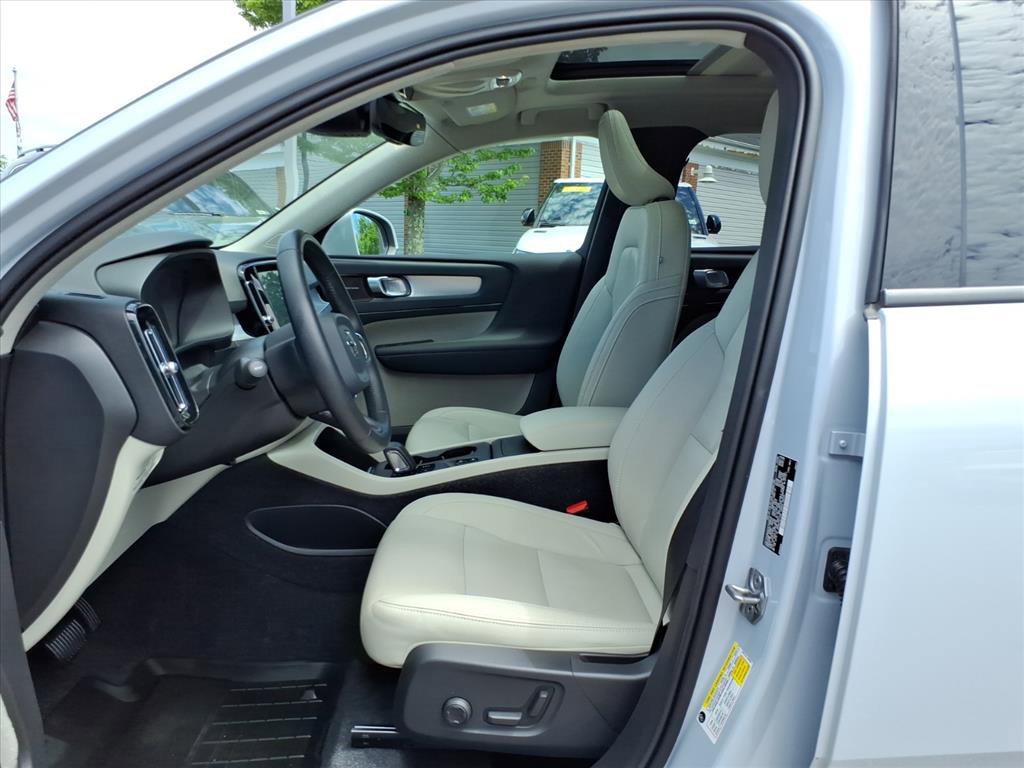 Used 2020 Volvo XC40 T5 Momentum w/ Protection Package AWD/4WD image 10