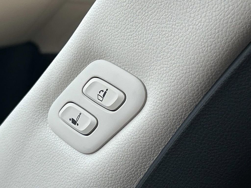 New 2026 Genesis GV70 2.5T Advanced AWD/4WD image 24