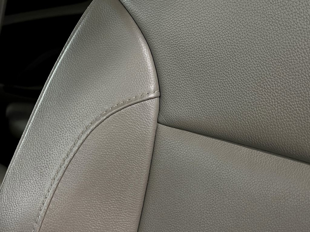 Used 2018 Chevrolet Suburban LT image 18