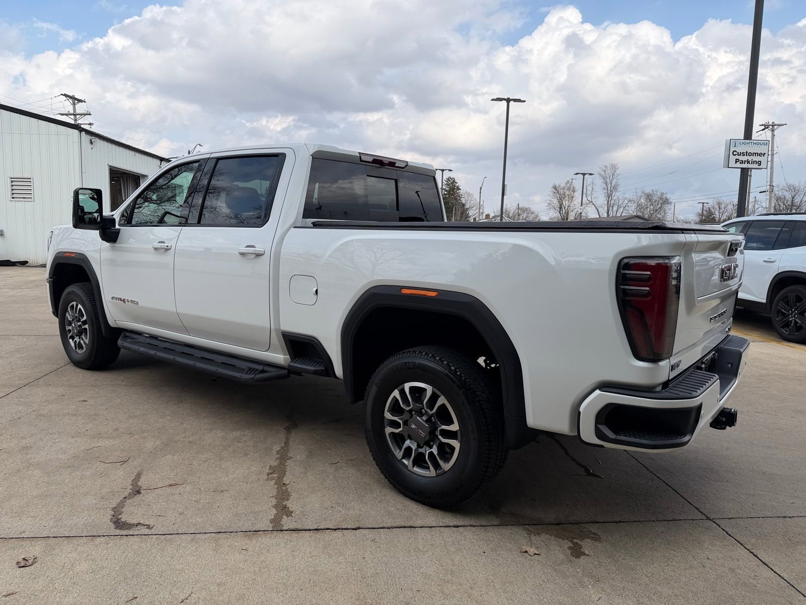 Used 2024 GMC Sierra 2500 AT4 w/ AT4 Preferred Package image 9