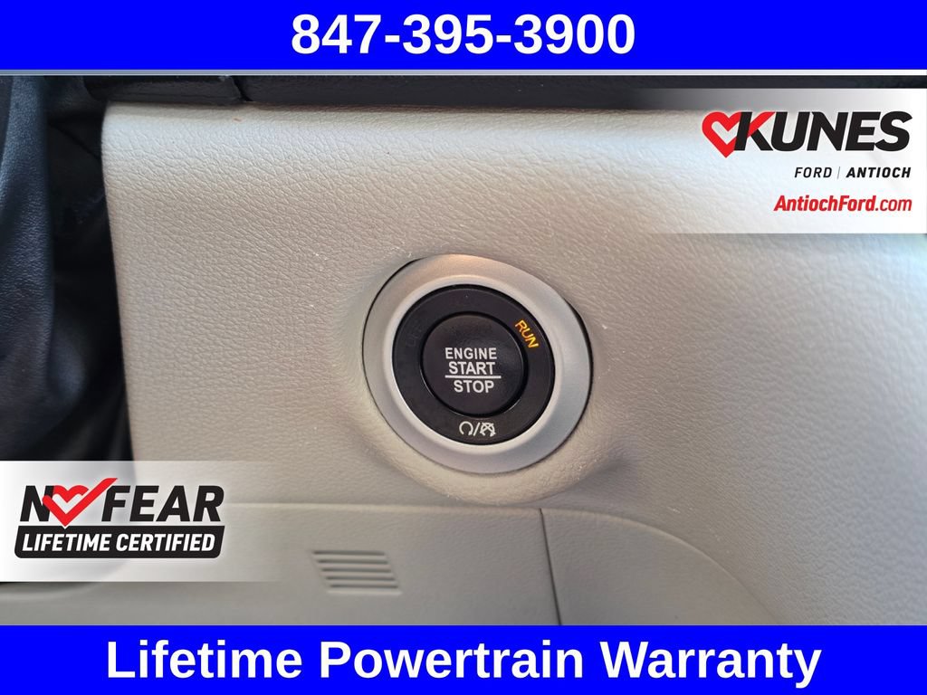 Used 2023 Chrysler Pacifica Touring-L FWD image 44