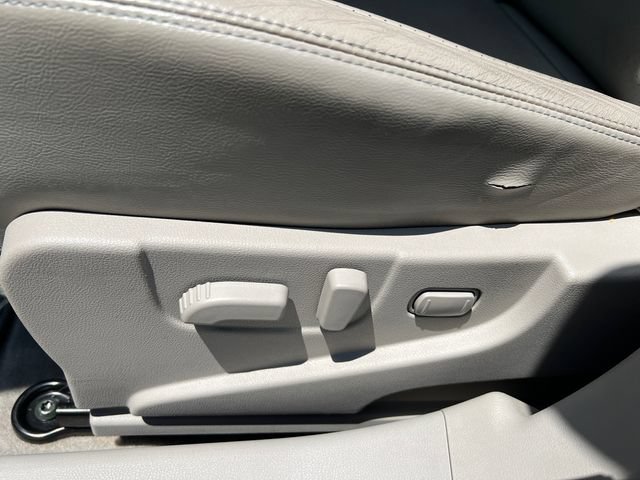 Used 2011 Nissan Rogue SV w/ SL Pkg FWD image 12