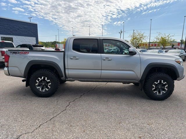 Used 2016 Toyota Tacoma TRD Off-Road AWD/4WD image 6