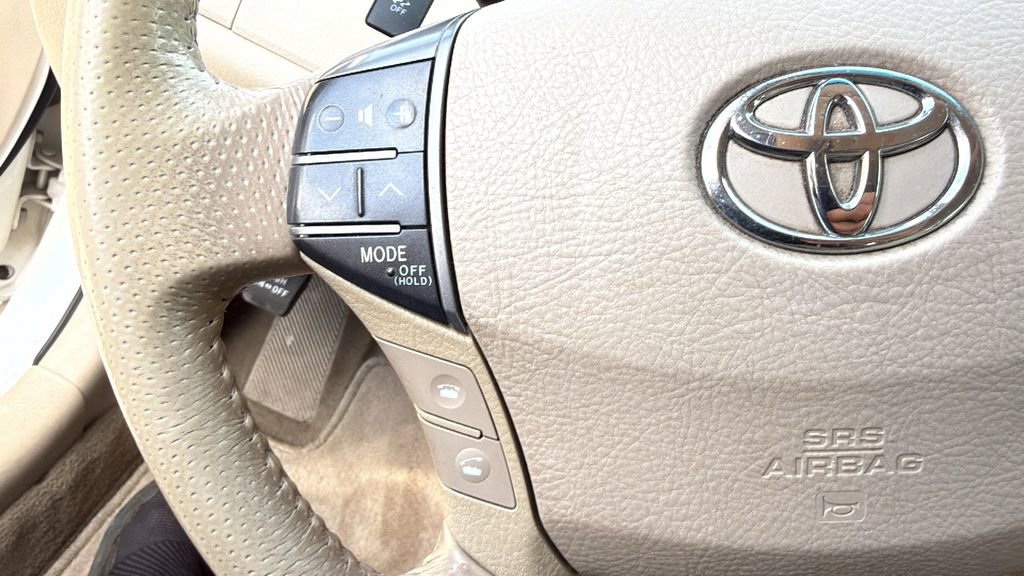 Used 2012 Toyota Avalon Limited FWD image 7