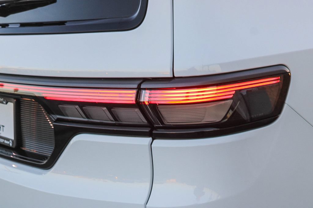 New 2026 Jeep Grand Wagoneer Summit AWD/4WD image 10