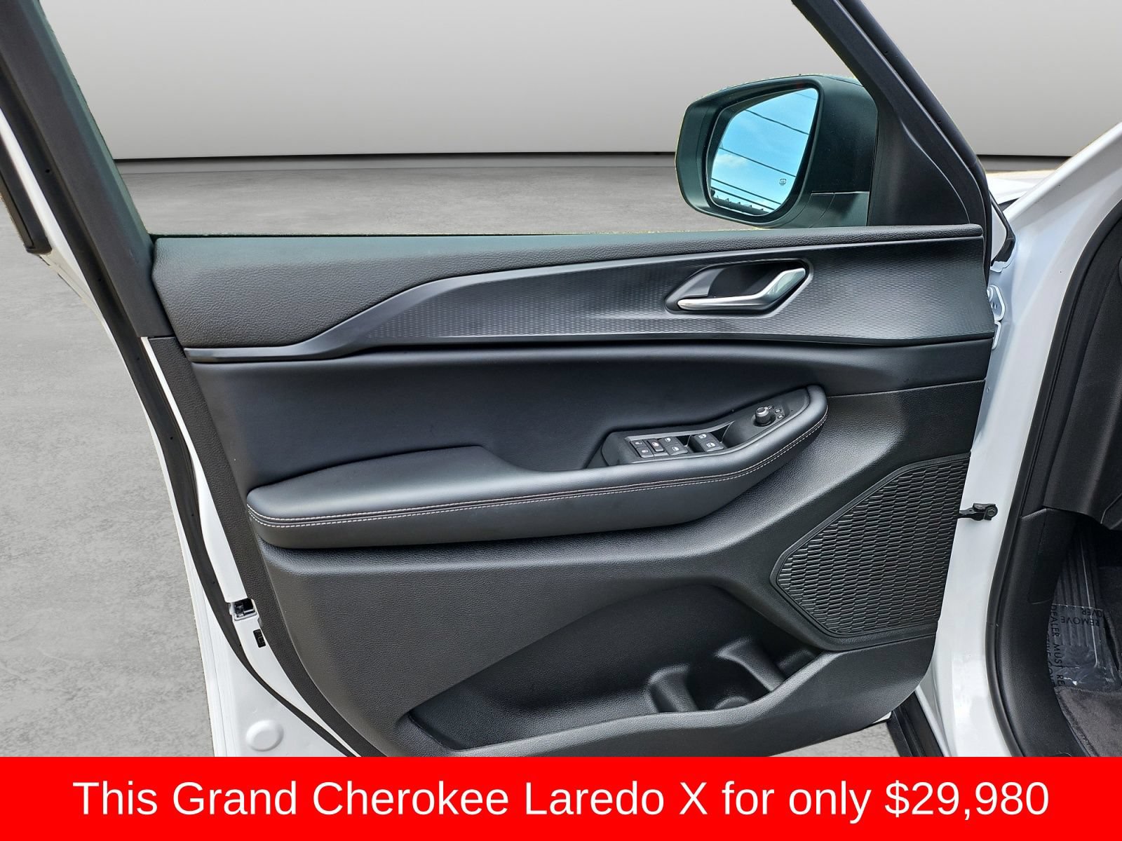 Used 2025 Jeep Grand Cherokee Laredo X w/ Luxury Tech Group I RWD image 34