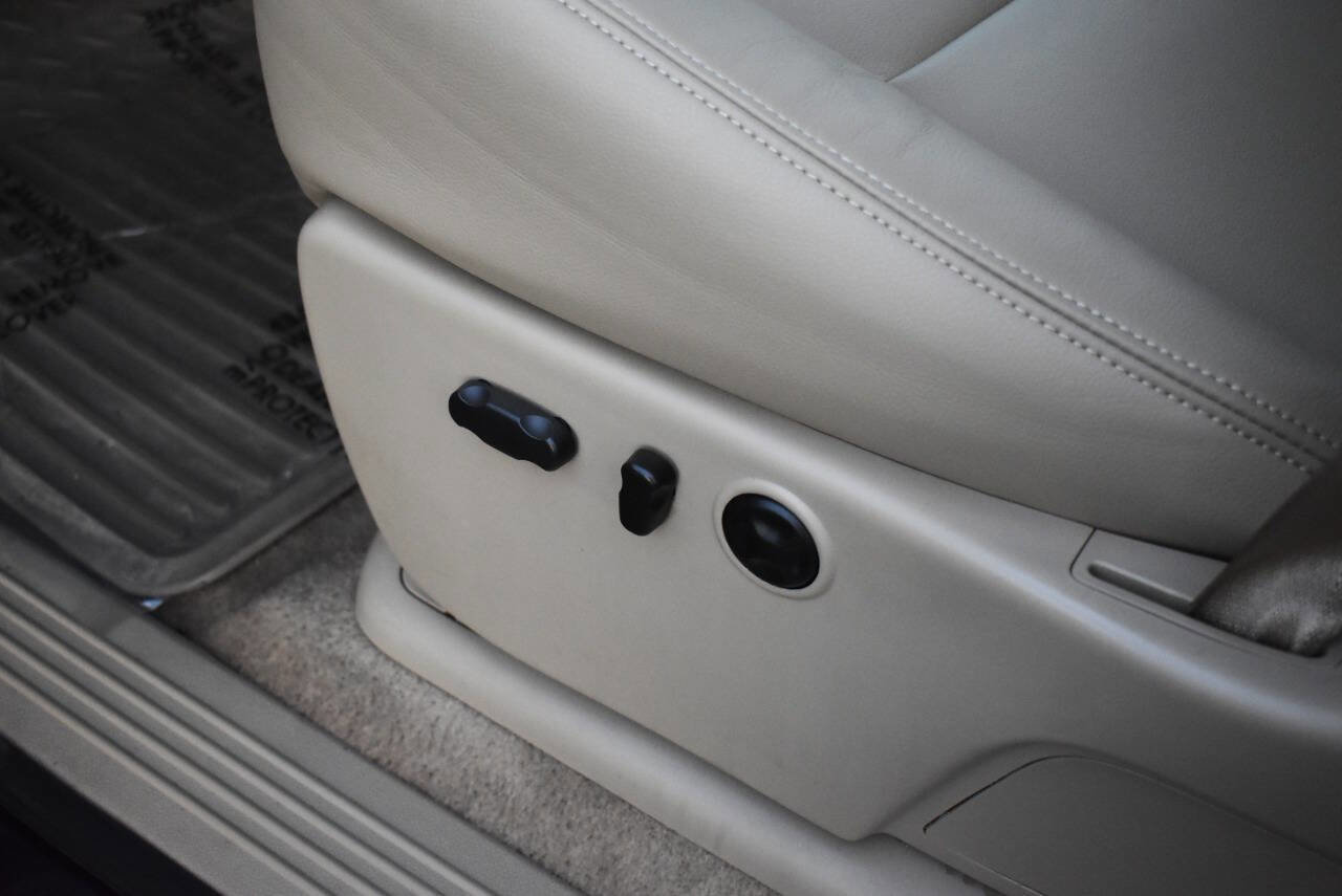 Used 2007 Chevrolet Silverado 1500 LTZ w/ Safety Package image 31