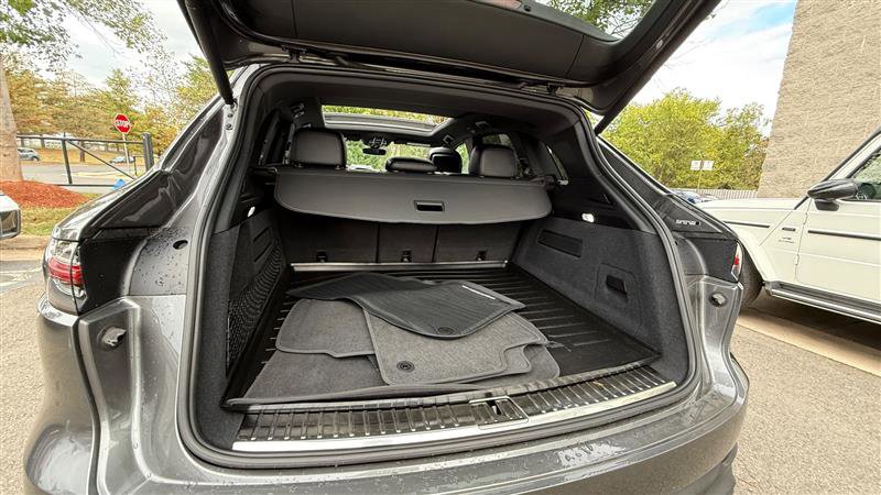 Used 2023 Porsche Cayenne w/ Premium Package image 16